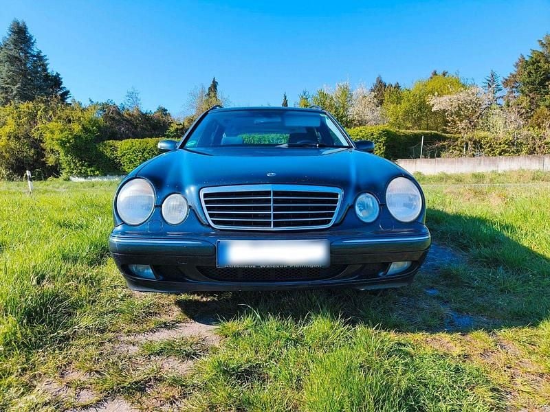 Gebraucht Mercedes E280 Avantgarde 204 PS (150 kW) 2000 Schwarz Kombi