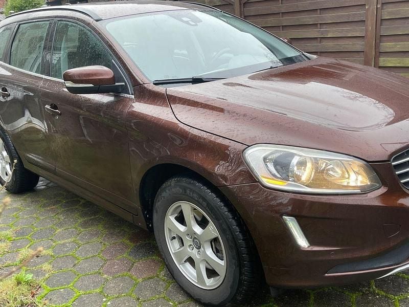 Braun Gebraucht 2014 Volvo XC60 Kinetic SUV | 11.999 € (Fairer Preis) - Bild 1/4