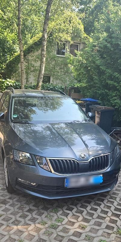 Blau Gebraucht 2018 Skoda Octavia Kombi | 8.999 € (Superpreis) - Bild 1/4