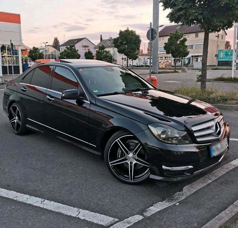 Gebraucht Mercedes C300 231 PS (169 kW) 2012 Schwarz Limousine