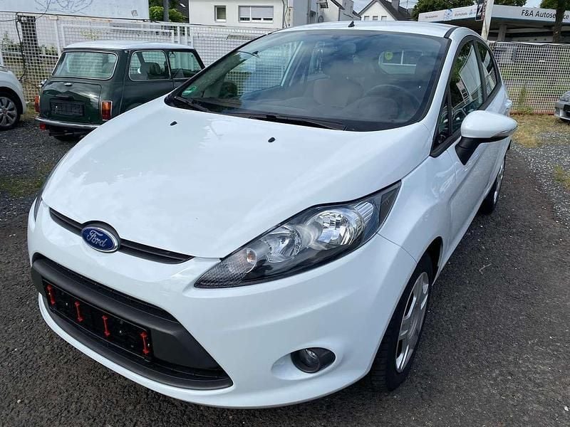 Frostweiß Gebraucht 2009 Ford Fiesta Trend Kleinwagen | 3.990 € (Guter Preis) - Bild 1/4