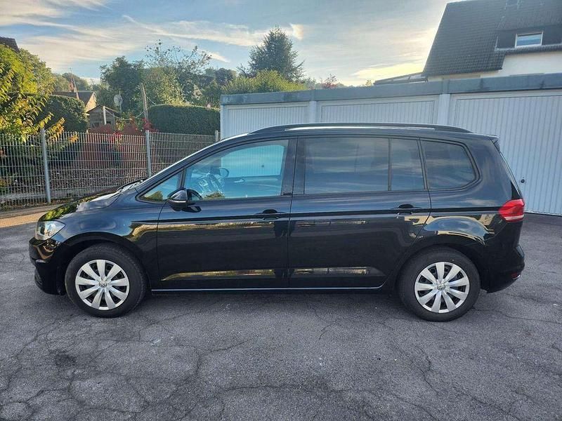 Gebraucht VW Touran Trendline 110 PS (80 kW) 2016 Schwarz Van / Kleinbus