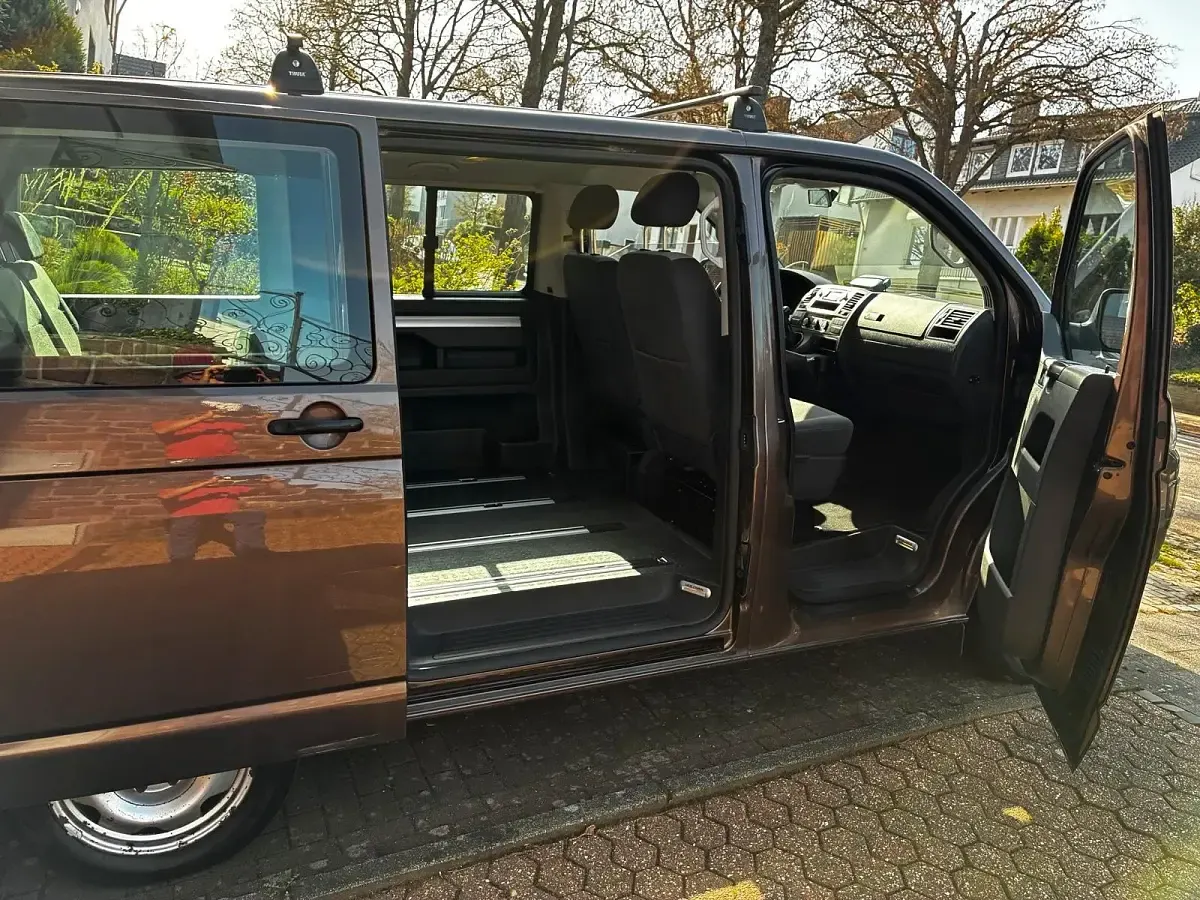 Gebraucht VW Multivan Startline 140 PS (102 kW) 2012 Braun Van / Kleinbus