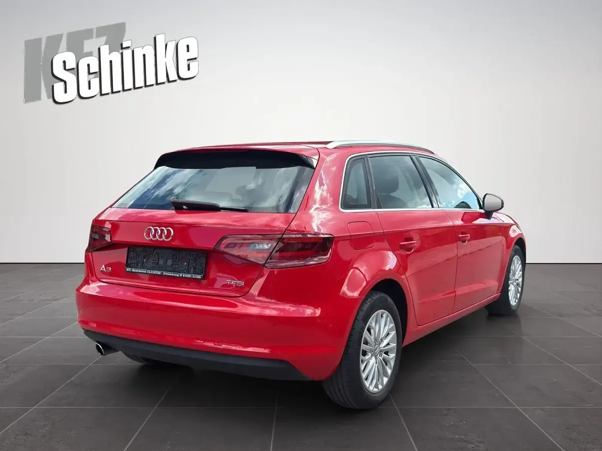 Gebraucht Audi A3 Ambiente 110 PS (80 kW) 2015 Rot Kombi