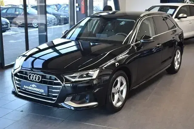 Używany Audi A4 Advanced 163 KM (119 kW) 2023 Czarny Sedan/Limuzyna