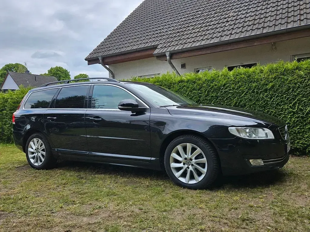 Gebraucht Volvo V70 Momentum 181 PS (133 kW) 2015 Schwarz Kombi