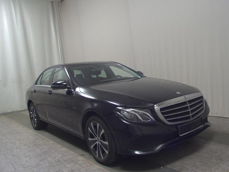 Gebraucht Mercedes E300 Avantgarde 306 PS (225 kW) 2020 Schwarz Limousine