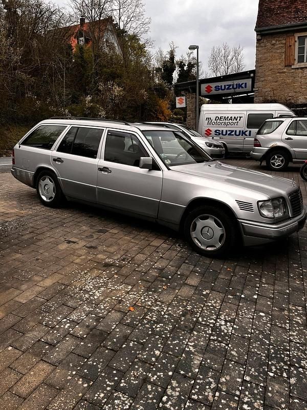 Gebraucht Mercedes E250 113 PS (83 kW) 1989 Silber Kombi