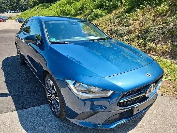 Gebraucht Mercedes CLA200 Shooting Brake 150 PS (110 kW) 2023 Blau Kombi