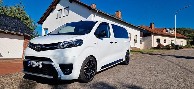 Weiß Gebraucht 2022 Toyota Proace Executive Van | 49.800 € - Bild 1/4
