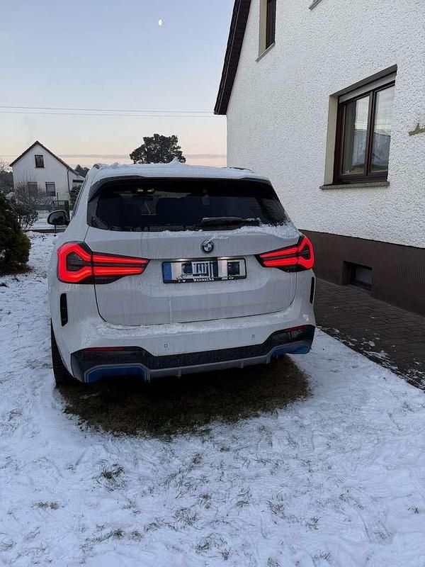 Gebraucht BMW iX3 Impressive 210 kW (286 PS) 2023 Weiß SUV