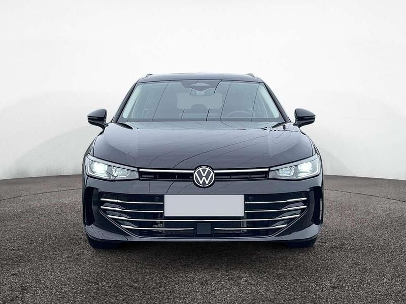 Gebraucht VW Passat Elegance 150 PS (110 kW) 2025 Grenadillschwarz Kombi