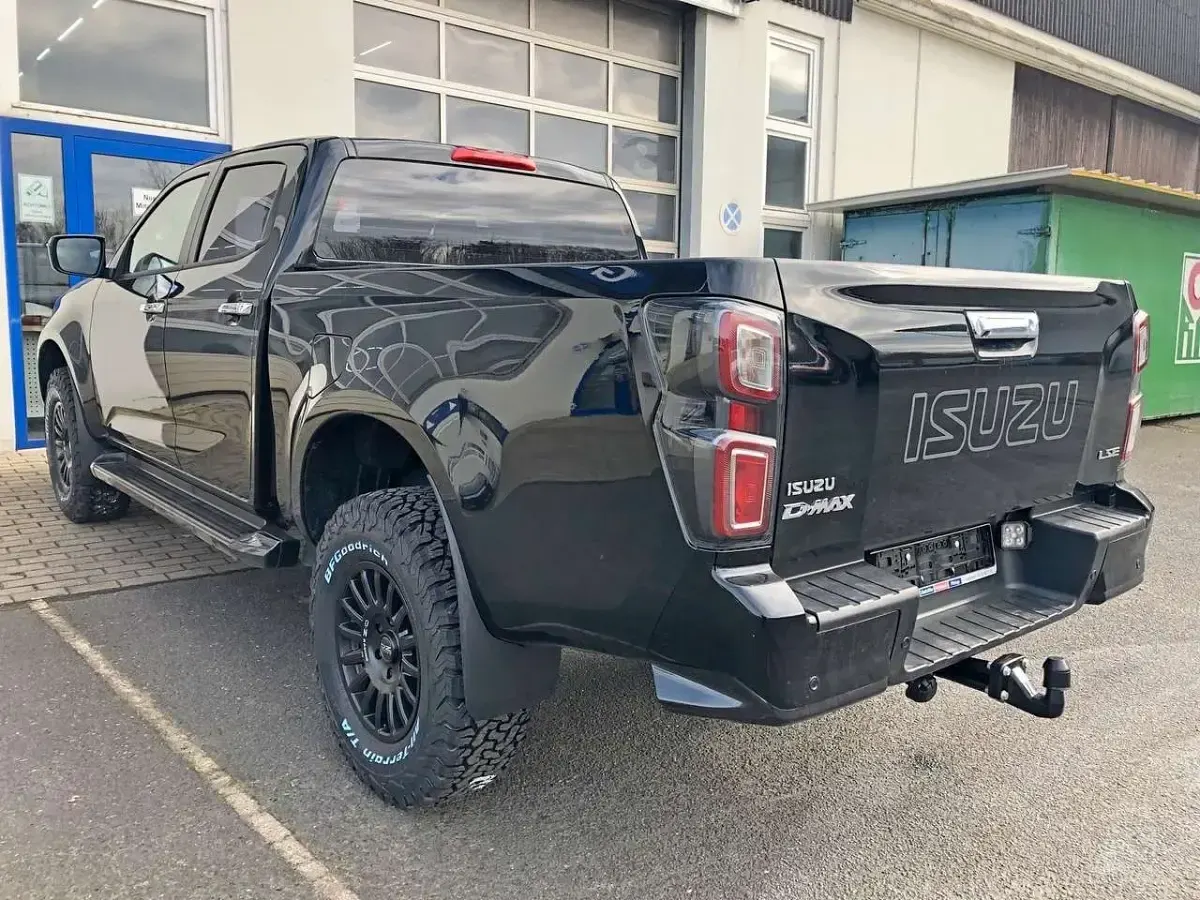 Używany Isuzu D-Max 163 KM (119 kW) 2024 Czarny Pickup