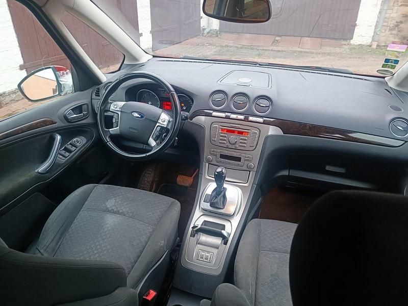 Gebraucht Ford Galaxy Ghia 131 PS (96 kW) 2007 Rot Van / Kleinbus