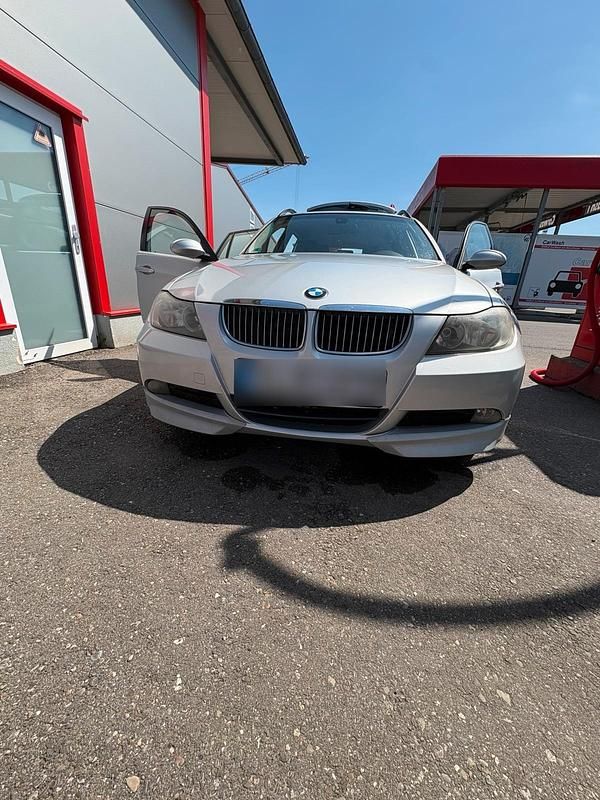 Gebraucht BMW 330 231 PS (169 kW) 2006 Silber Kombi
