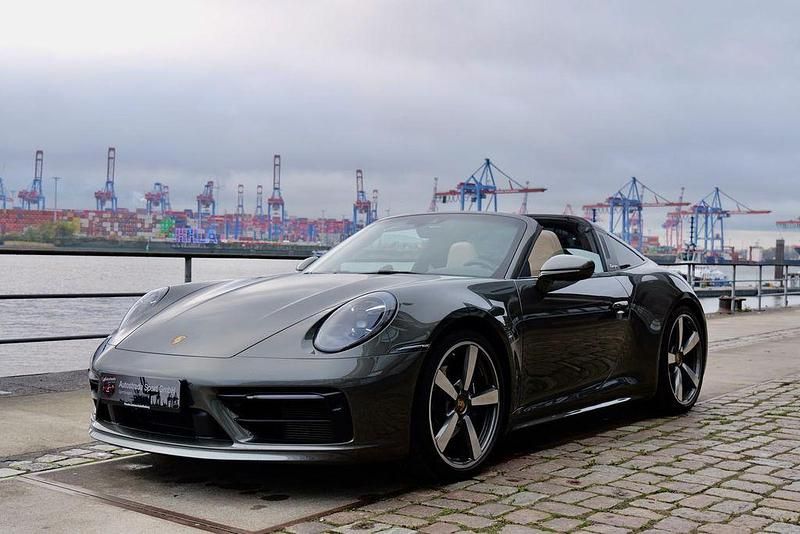 Aventuringrün Gebraucht 2021 Porsche 911 Targa 4 Cabrio | 142.911 € (Etwas zu teuer) - Bild 1/4