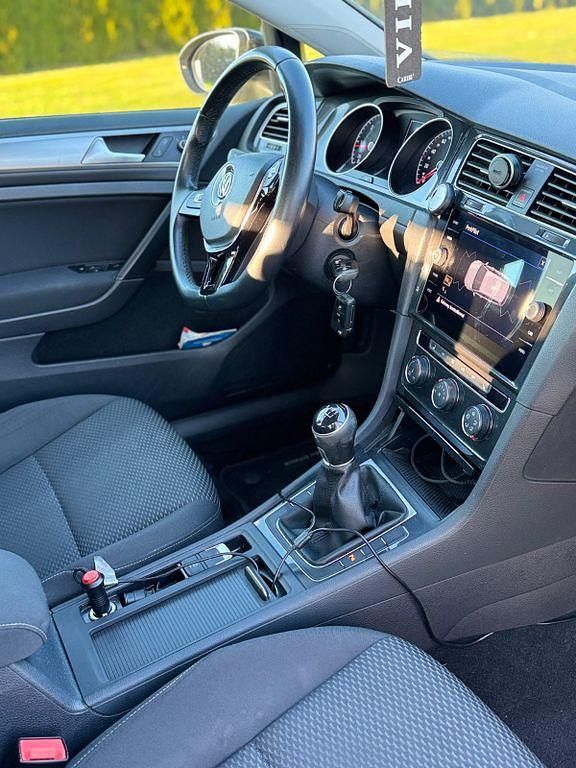 Second-hand VW Golf VII 116 CP (85 kW) 2018 Negru Break