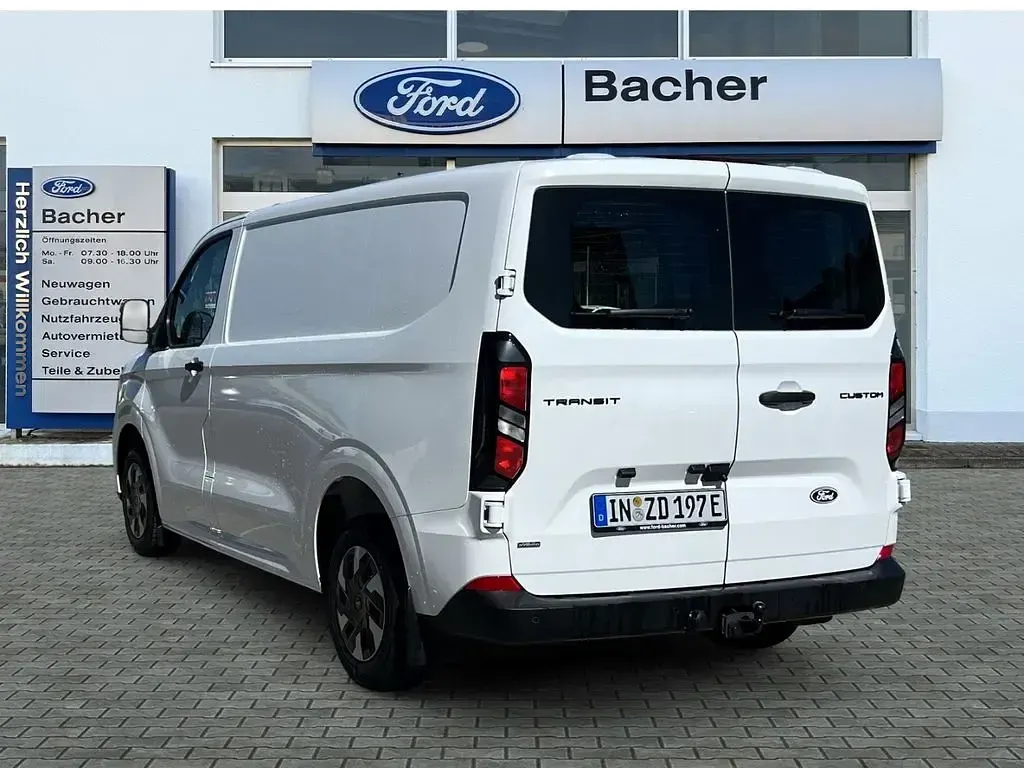 Second-hand Ford Transit Custom 232 CP (170 kW) 2025 Alb Berlinǎ