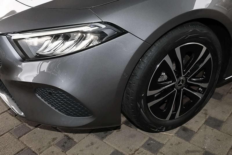 Gebraucht Mercedes A180 Progressive 136 PS (100 kW) 2024 Metalliclack mountaingrau Limousine