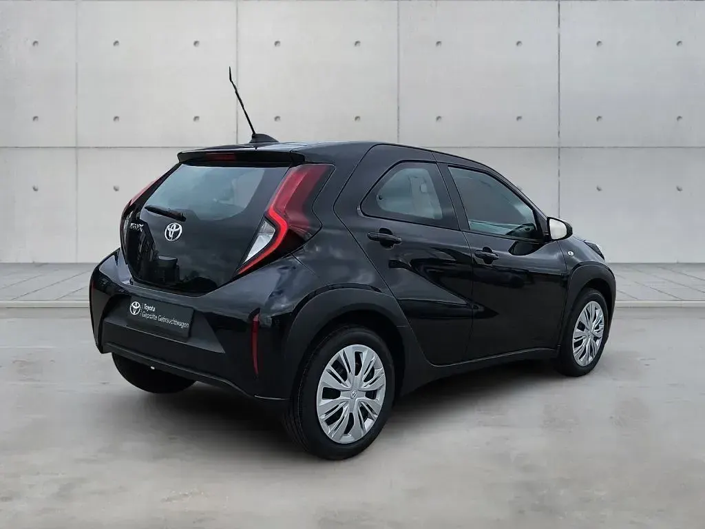 Gebraucht Toyota Aygo X X-play 72 PS (52 kW) 2022 Mysticschwarz SUV