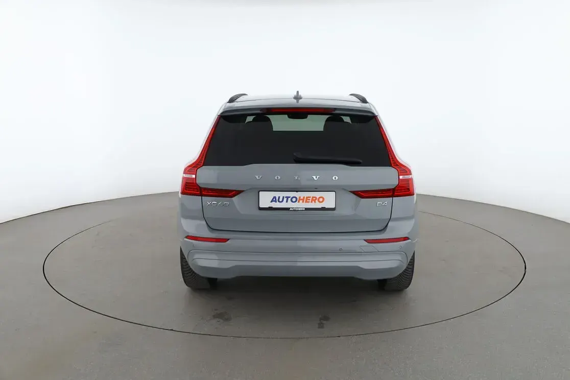Gebraucht Volvo XC60 Core 197 PS (144 kW) 2023 Grau SUV