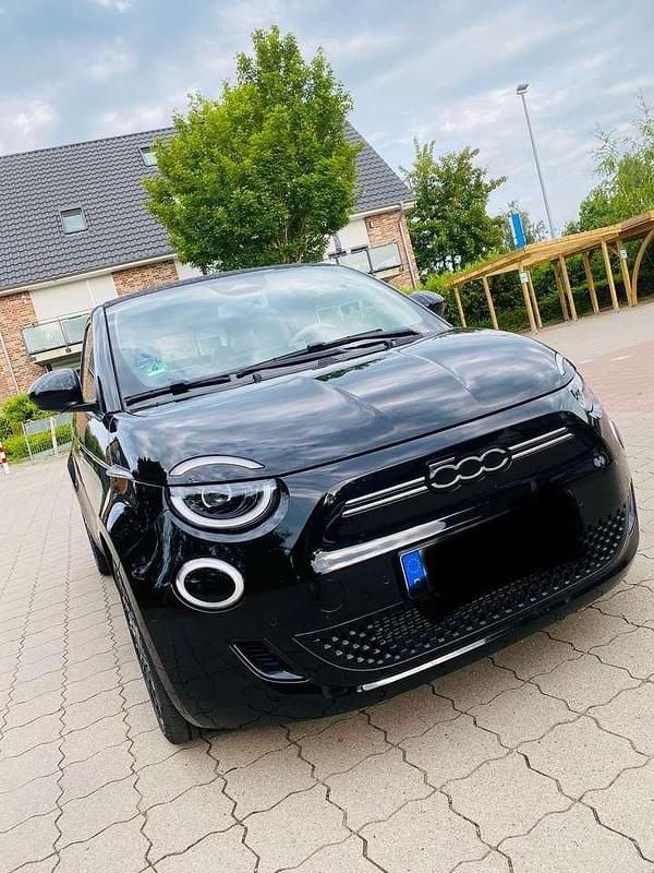 Gebraucht Fiat 500e La Prima 86 kW (118 PS) 2023 Schwarz Cabrio