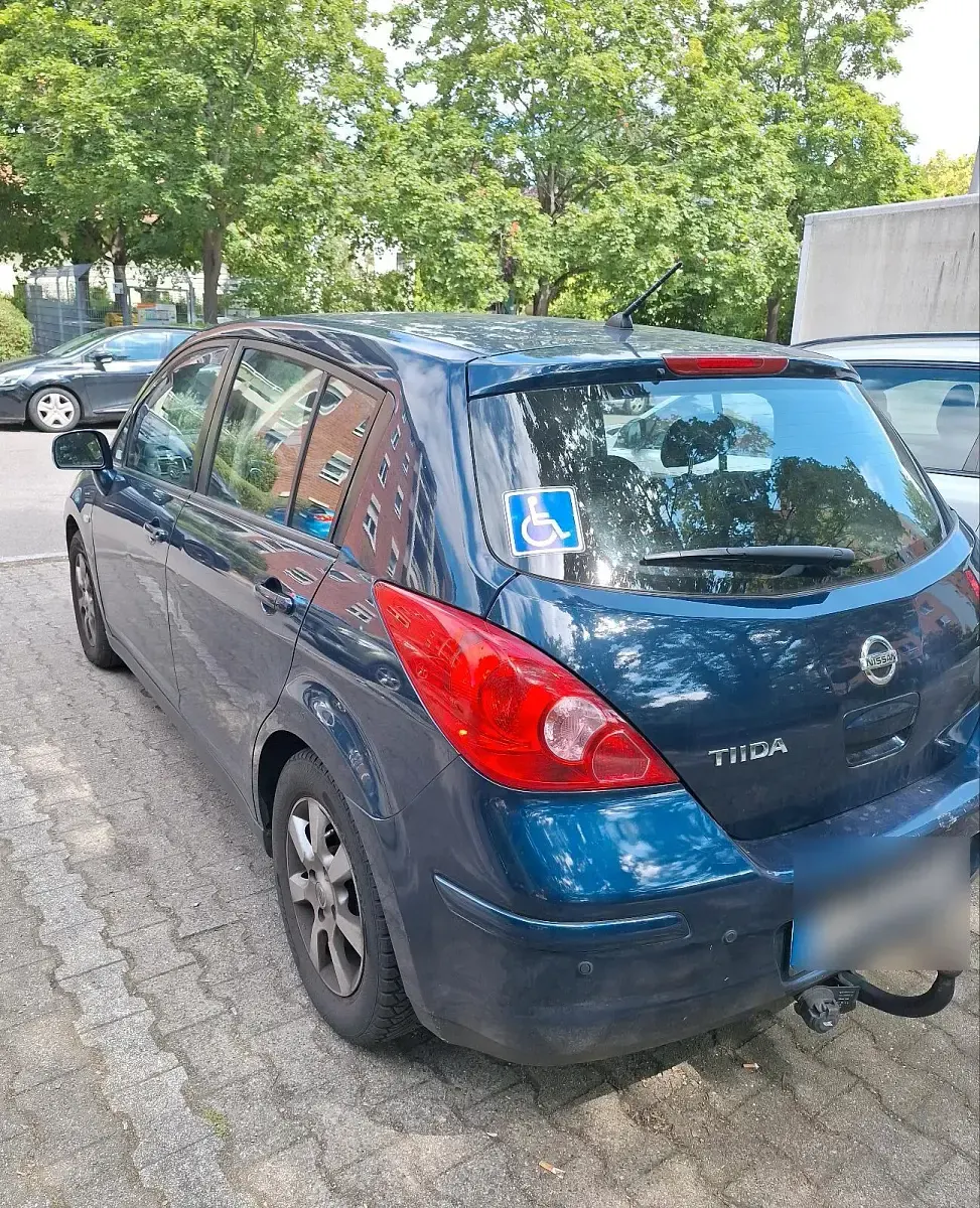 Gebraucht Nissan Tiida 110 PS (80 kW) 2009 Blau Kleinwagen