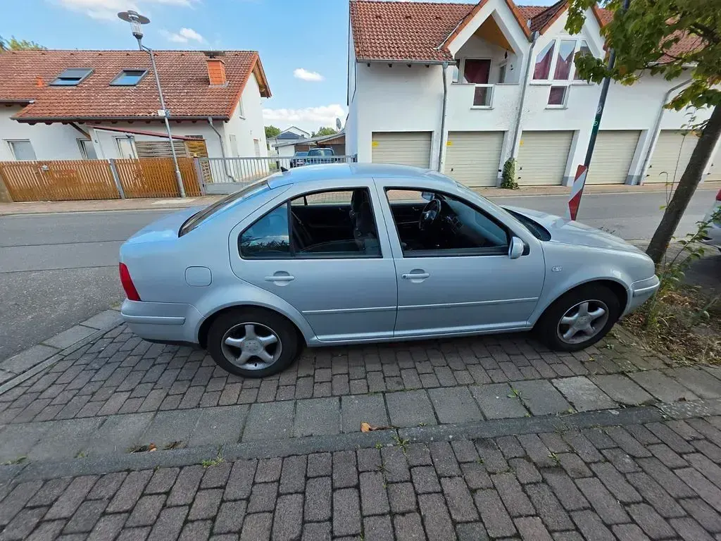 Gebraucht VW Bora 116 PS (85 kW) 2000 Grau Limousine