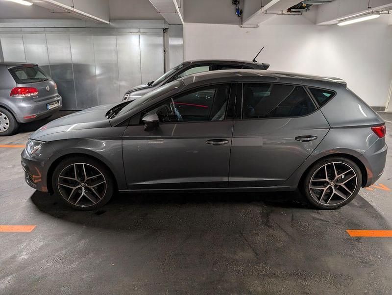 Grau Gebraucht 2018 Seat Leon FR Limousine | 14.190 € (Guter Preis) - Bild 1/4