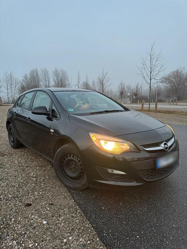 Gebraucht Opel Astra 110 PS (80 kW) 2013 Schwarz Limousine
