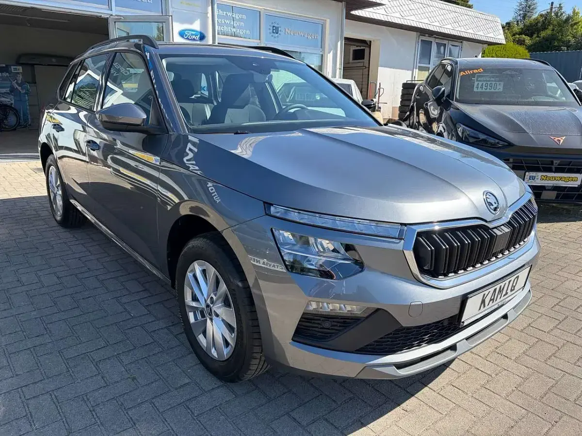 Neu Skoda Kamiq Selection 116 PS (85 kW) 2026 Graphitegrau metallic SUV