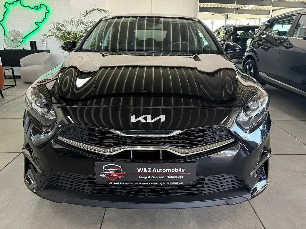 Gebraucht Kia Ceed 140 PS (102 kW) 2024 Schwarz Kleinwagen
