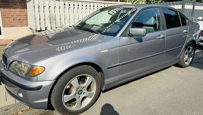 Silbergrau metallic Gebraucht 2003 BMW 320 Limousine | 2.900 € (Fairer Preis) - Bild 1/4