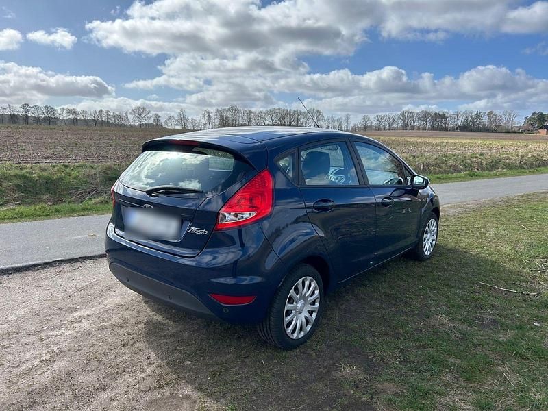 Gebraucht Ford Fiesta 82 PS (60 kW) 2010 Blau Kleinwagen