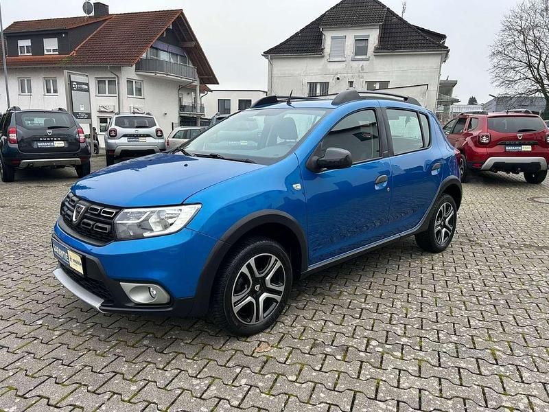 Gebraucht Dacia Sandero Celebration 90 PS (66 kW) 2018 Blau sky SUV