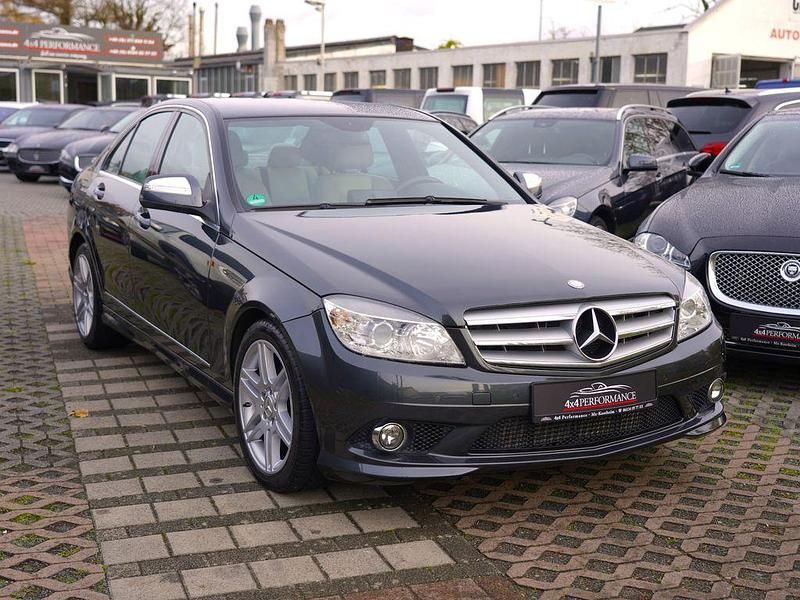 Grau Gebraucht 2009 Mercedes C200 AMG Limousine | 11.995 € (Etwas zu teuer) - Bild 1/4