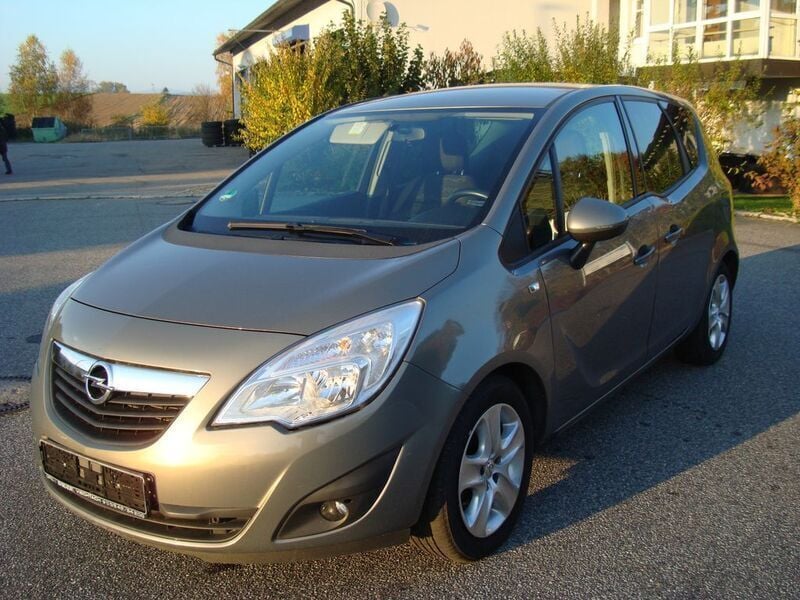 Braun Gebraucht 2011 Opel Meriva Design Edition Van / Kleinbus | 2.950 € (Guter Preis) - Bild 1/4