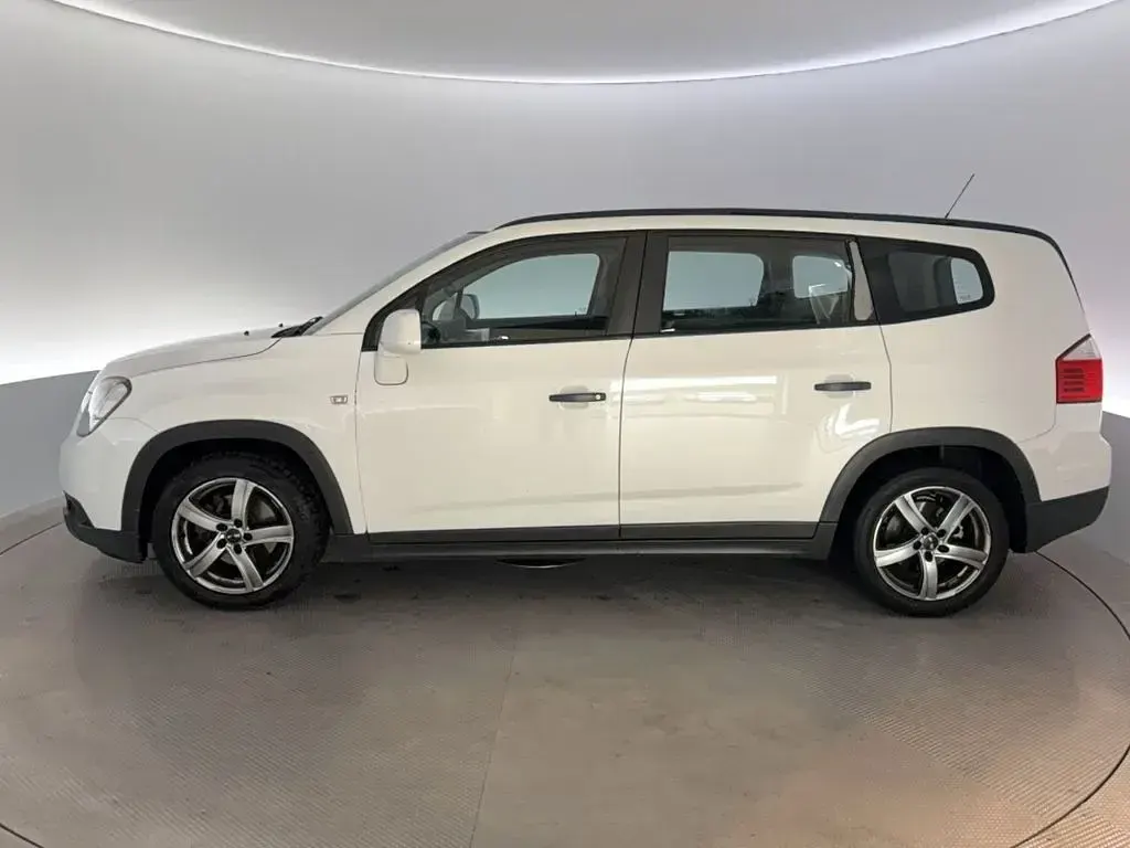 Gebraucht Chevrolet Orlando LS 141 PS (103 kW) 2011 Weiß Van / Kleinbus