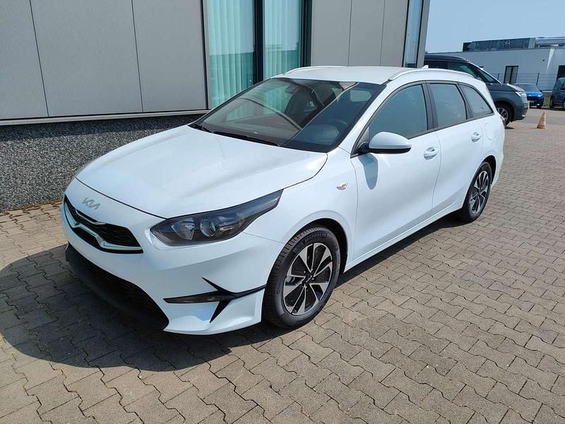 Weiß Neu 2025 Kia Ceed Sportswagon Kombi | 22.499 € (Guter Preis) - Bild 1/4