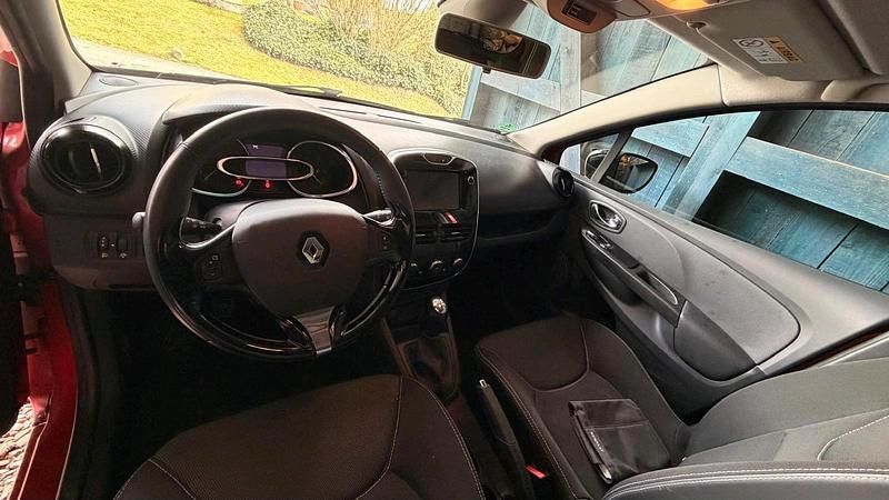 Second-hand Renault Clio 90 CP (66 kW) 2014 Roșu Coupe