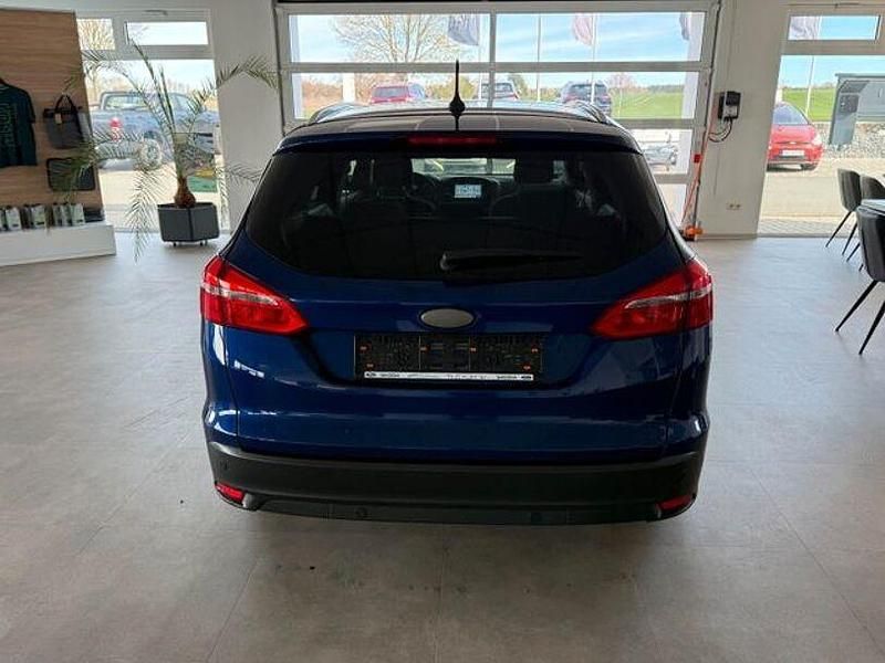Gebraucht Ford Focus Titanium 125 PS (91 kW) 2017 Blau Limousine