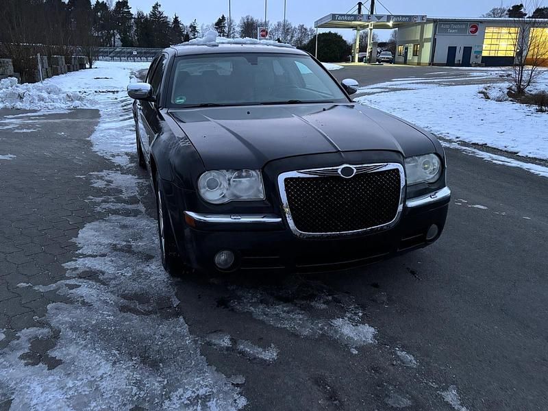 Schwarz Gebraucht 2007 Chrysler 300C Kombi | 1.999 € (Superpreis) - Bild 1/4
