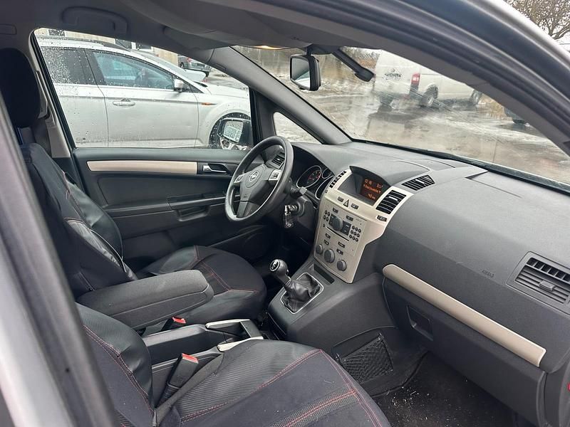 Gebraucht Opel Zafira 116 PS (85 kW) 2008 Silber Van / Kleinbus