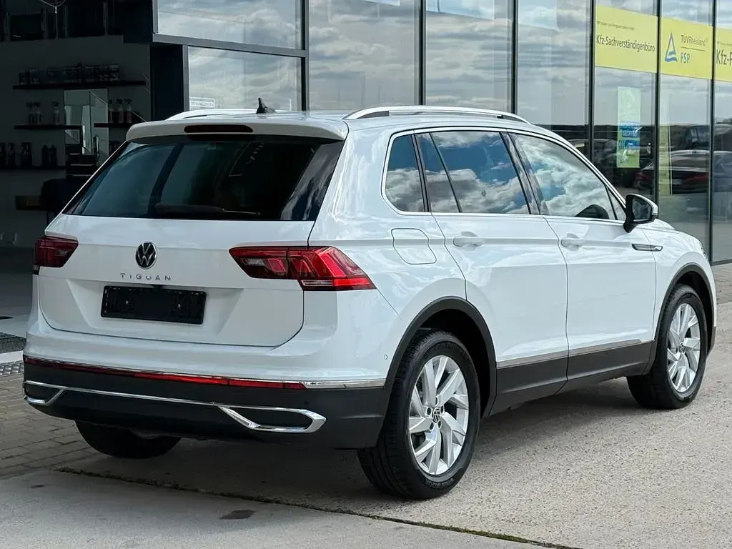 Gebraucht VW Tiguan IQ Drive 150 PS (110 kW) 2023 Pure white SUV