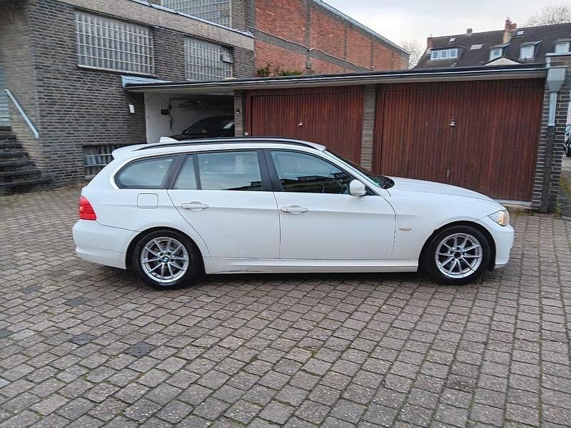 Gebraucht BMW 320 Efficient Dynamics 163 PS (119 kW) 2011 Weiß Kombi