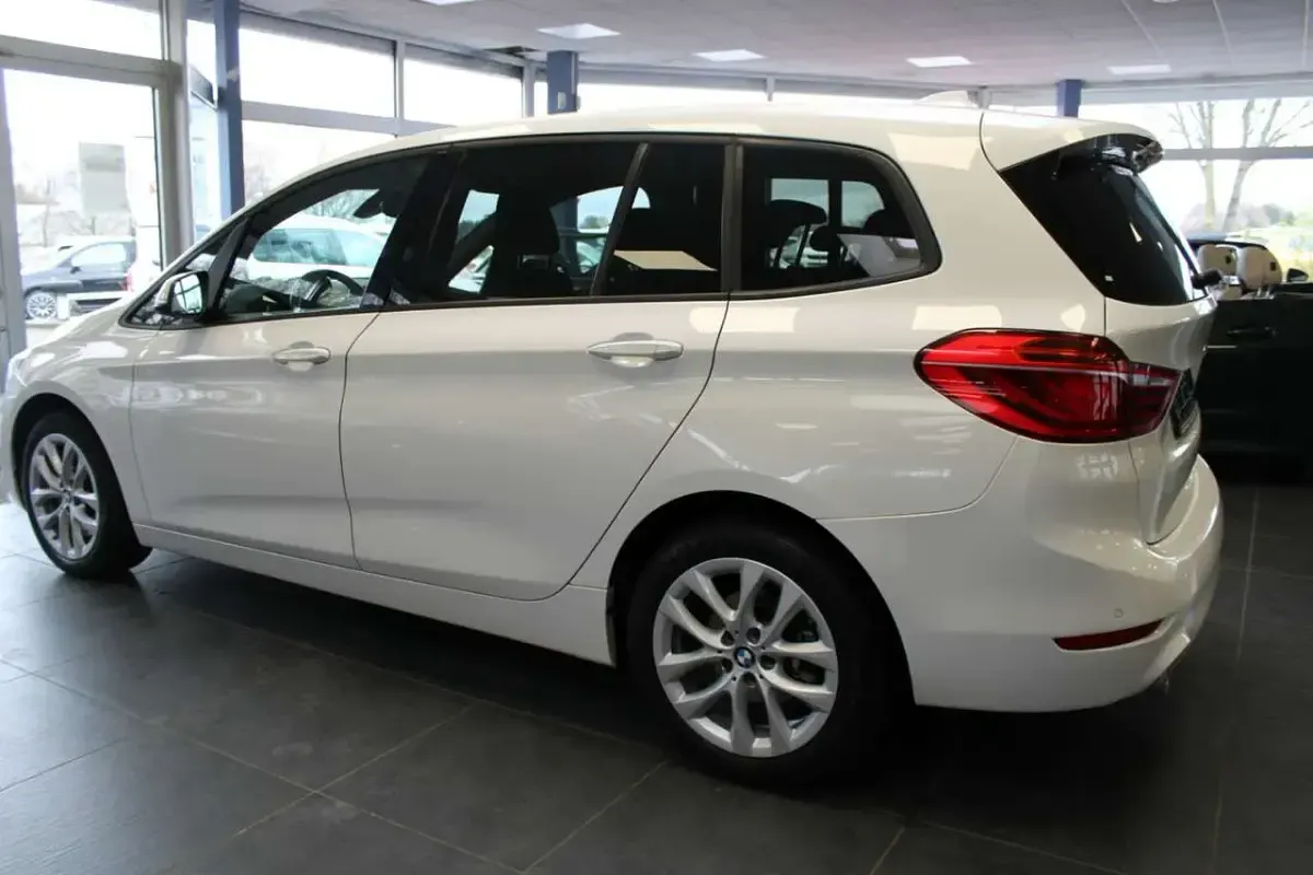 Gebraucht BMW 218 Advantage 150 PS (110 kW) 2020 Weiß SUV