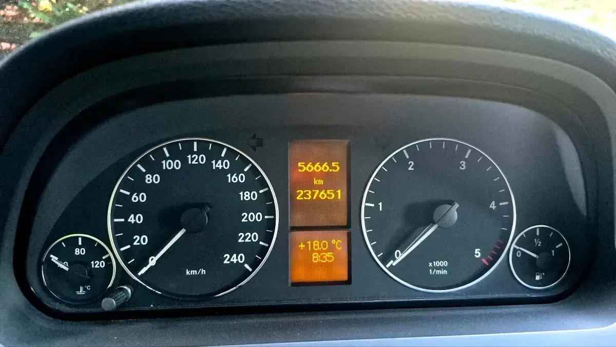 Gebraucht Mercedes A180 109 PS (80 kW) 2010 Schwarz Kleinwagen