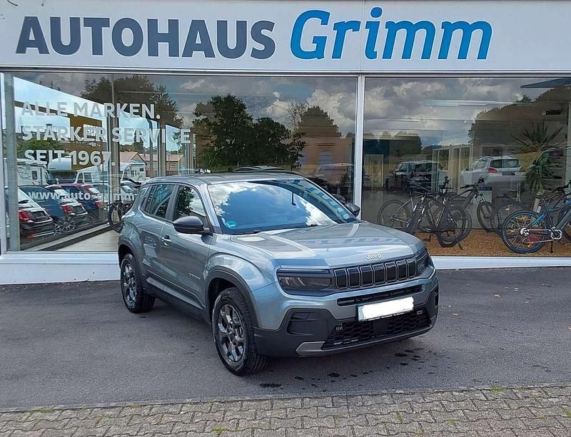 Grau (metallic) Gebraucht 2024 Jeep Avenger Longitude SUV | 23.890 € (Fairer Preis) - Bild 1/4