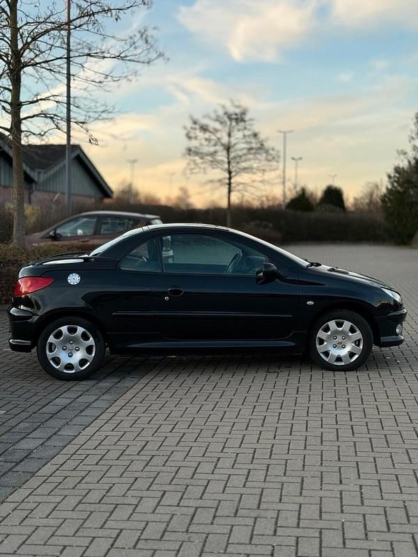 Gebraucht Peugeot 206 CC 109 PS (80 kW) 2006 Schwarz Cabrio