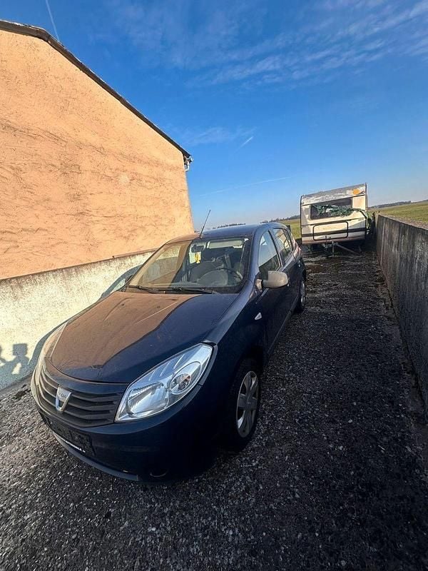 Second-hand Dacia Sandero Lauréate 75 CP (55 kW) 2010 Albastru Berlinǎ